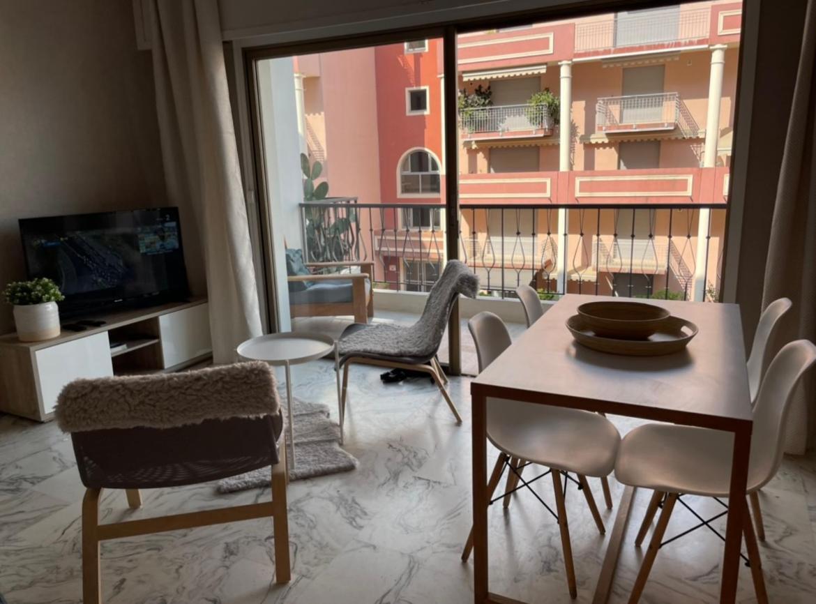 studio 2 pers , 40m2 en bord de mer avec vue mer Menton Buitenkant foto
