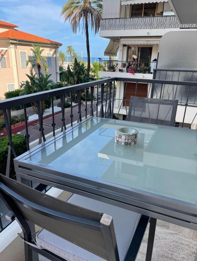 studio 2 pers , 40m2 en bord de mer avec vue mer Menton Buitenkant foto